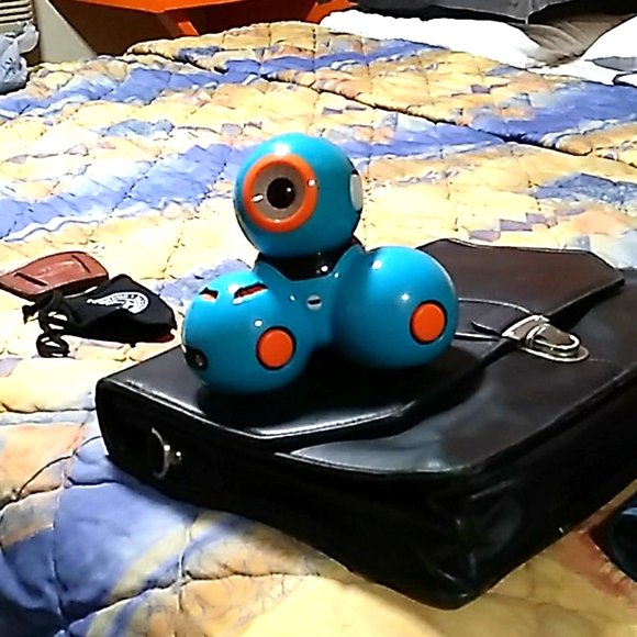 Robot - Picture 1 of 1